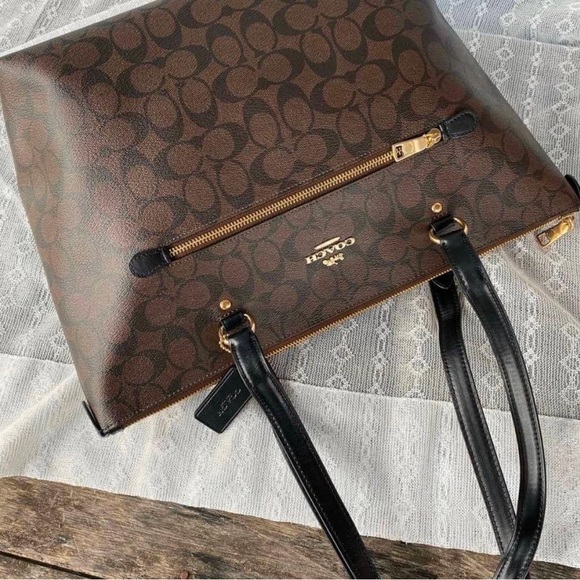 NWT - Only 1 Left- COACH Gallery Tote In Signature Canvas -Beautiful and Useful - Picture 16 of 16